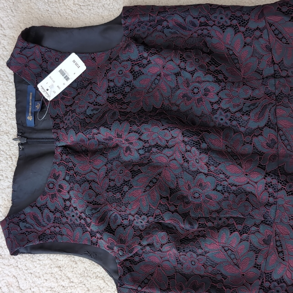 NEW Brooks Brothers Black and Burgundy Lace Top Size 6